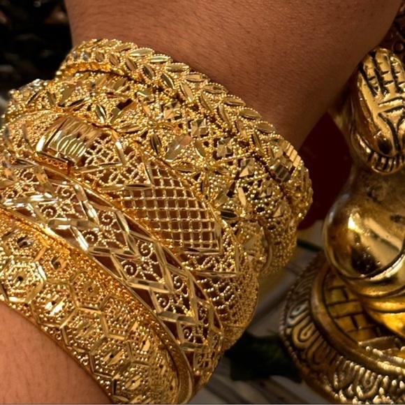 🎗️3 Large Exquisite Egytain G.F Bangles (NEW)🎗️ - Picture 5 of 5